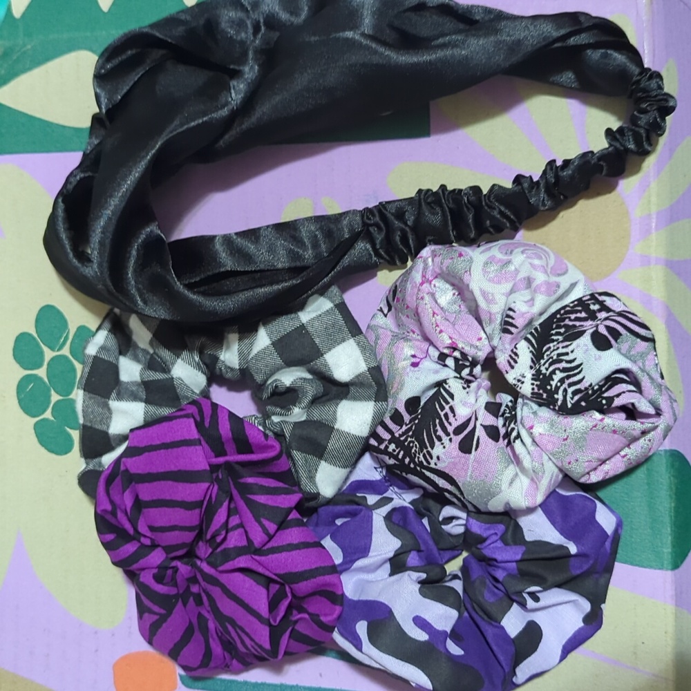 2/30$ 🔮 Handmade Scrunchie bundle - Picture 1 of 5